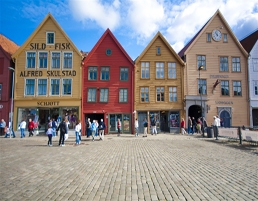 Bergen houses by Sonia Arrepia - VisitNorway